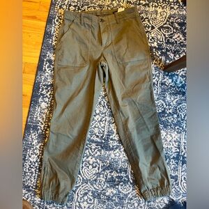 Banana Republic cargo joggers 💫